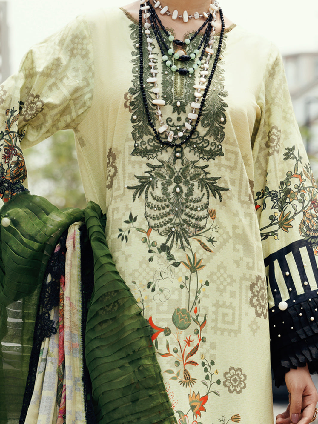 Almirah Ivory Cambric 3Pc Unstitched - ALP-3PS-2212