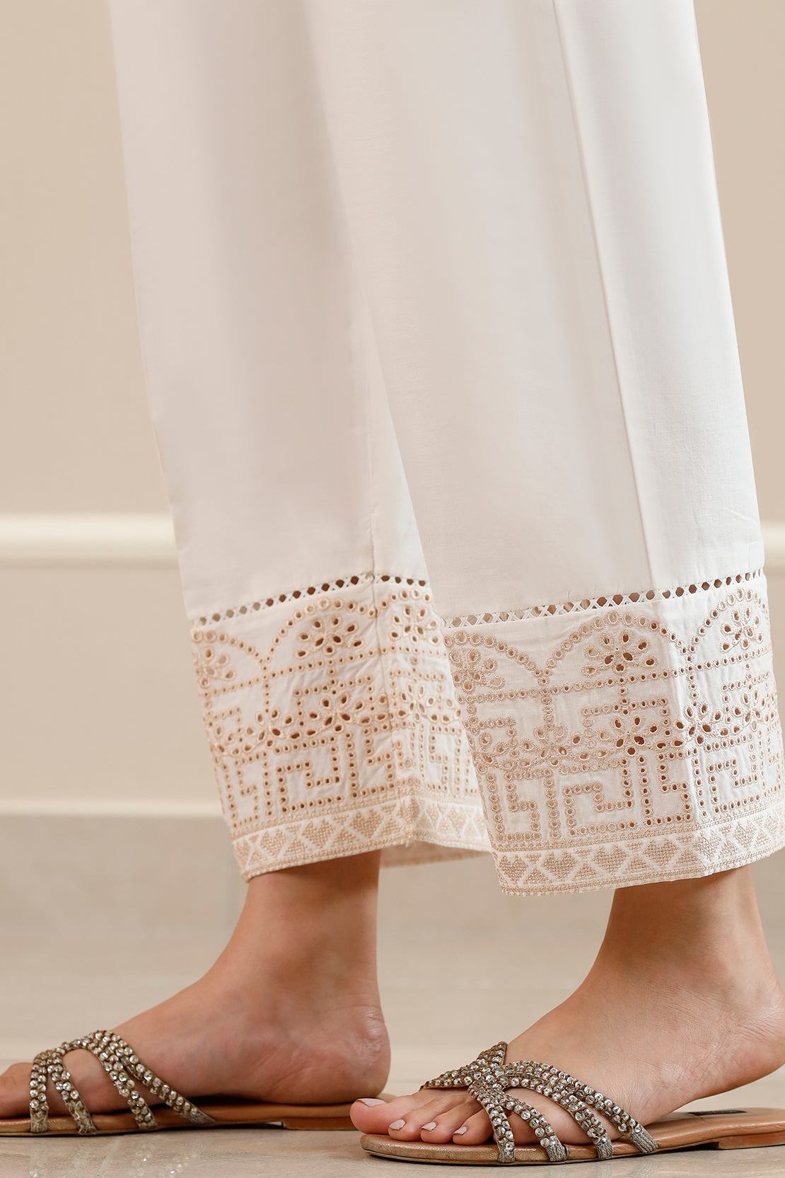 Saya Embroidery Cambric Pant