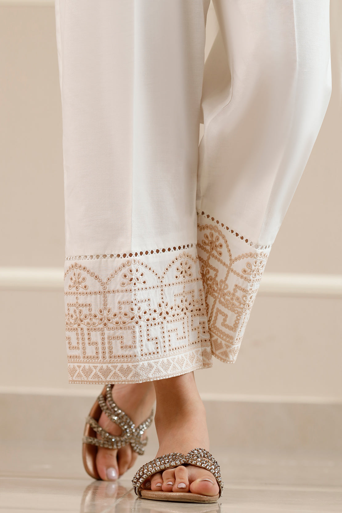 Saya Embroidery Cambric Pant