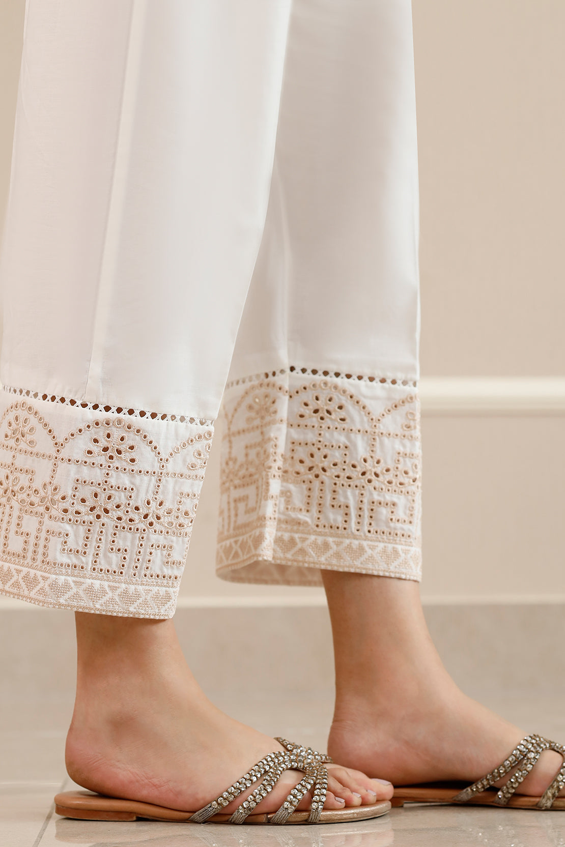 Saya Embroidery Cambric Pant