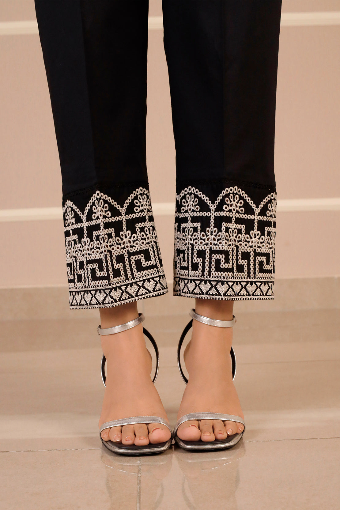 Saya Embroidery Cambric Pant