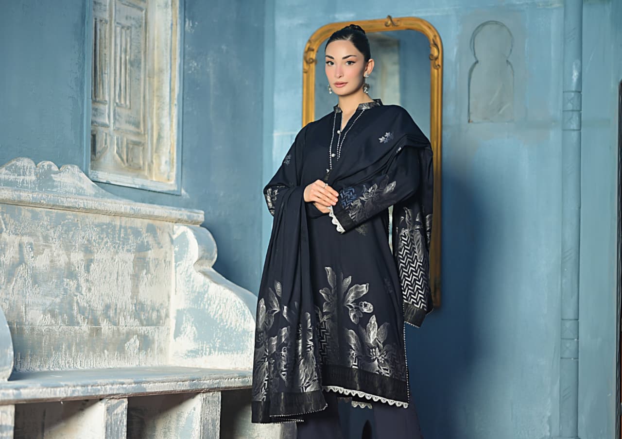 SALINA JACQUARD BLACK COLOUR