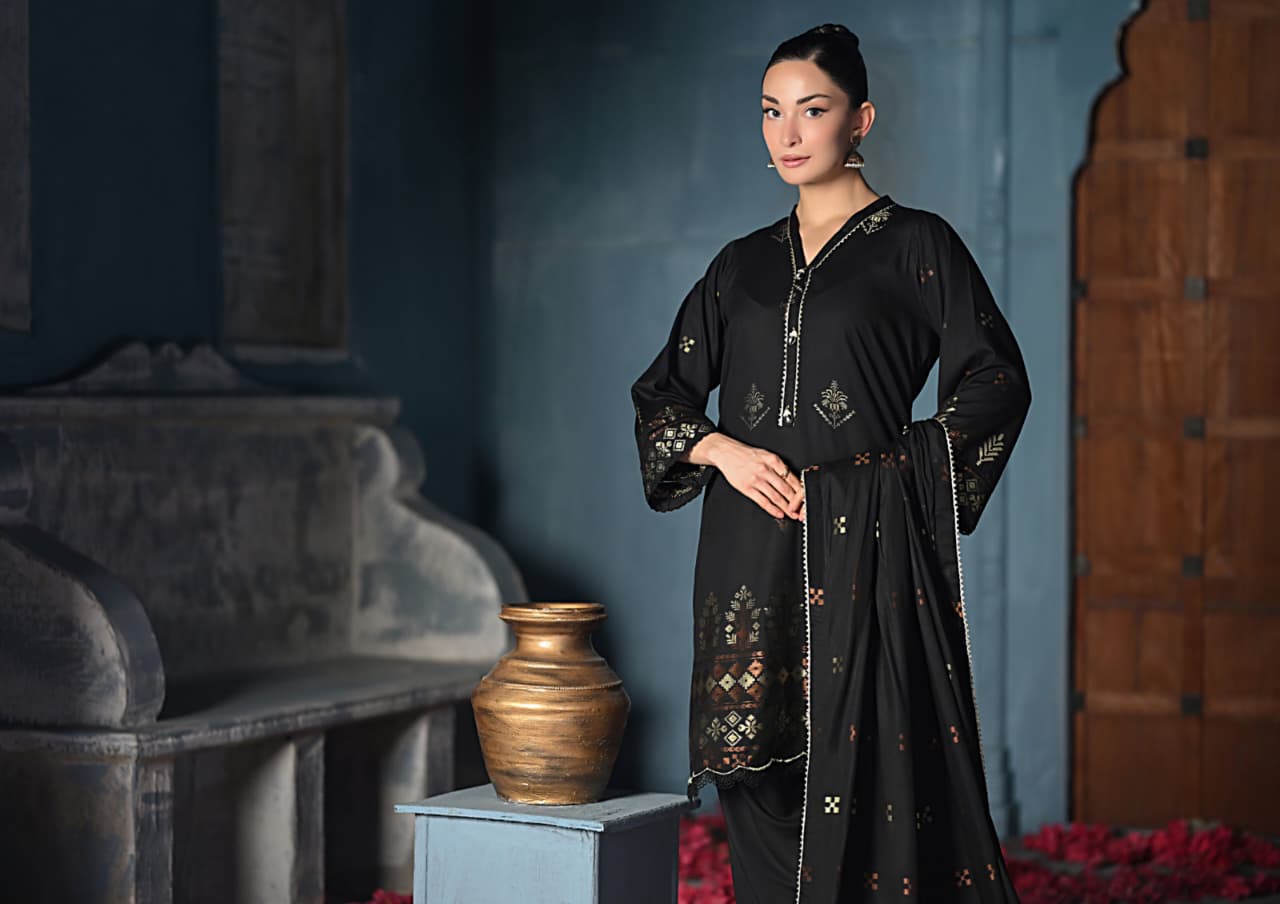 SALINA JACQUARD BLACK COLOUR