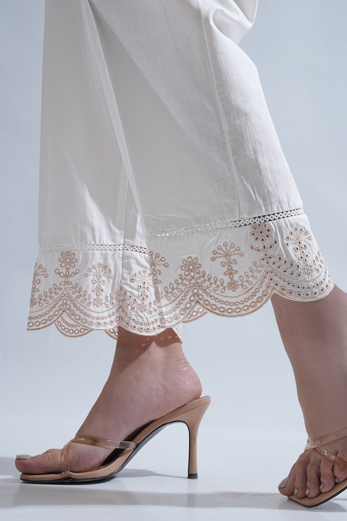 Saya Embroidery Cambric Pant
